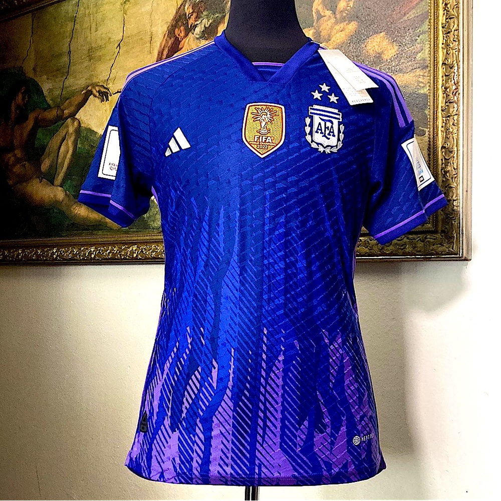 Adidas Argentina jersey 🇦🇷 2023 with 3 stars ⭐️⭐️⭐️ Messi 10 sizes L and M.